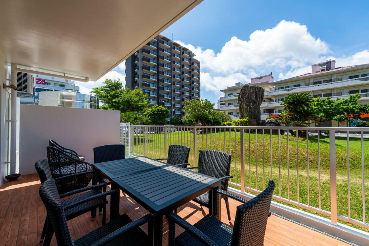 Condo Royal Ryu Kyu Chatan Exteriör bild